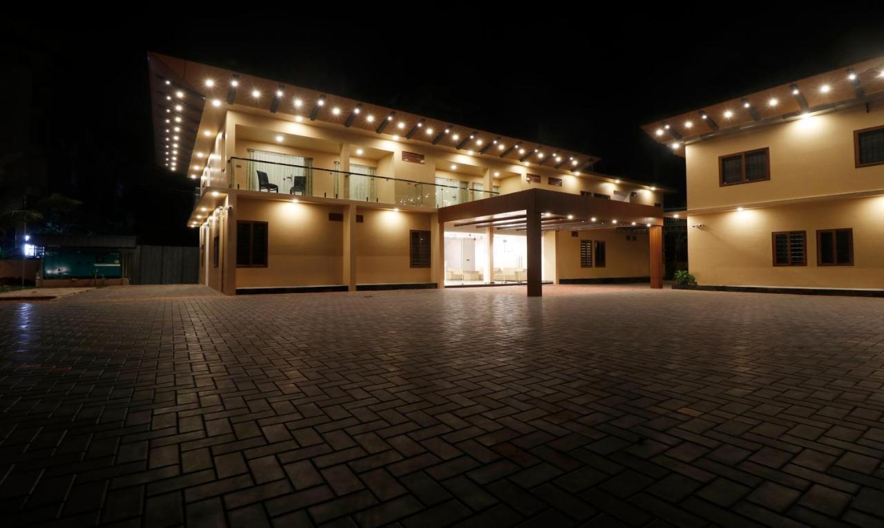Treebo Grand Vistara Airport Suites Kochi Екстер'єр фото