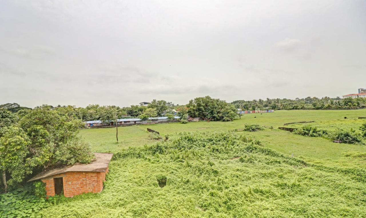 Treebo Grand Vistara Airport Suites Kochi Екстер'єр фото