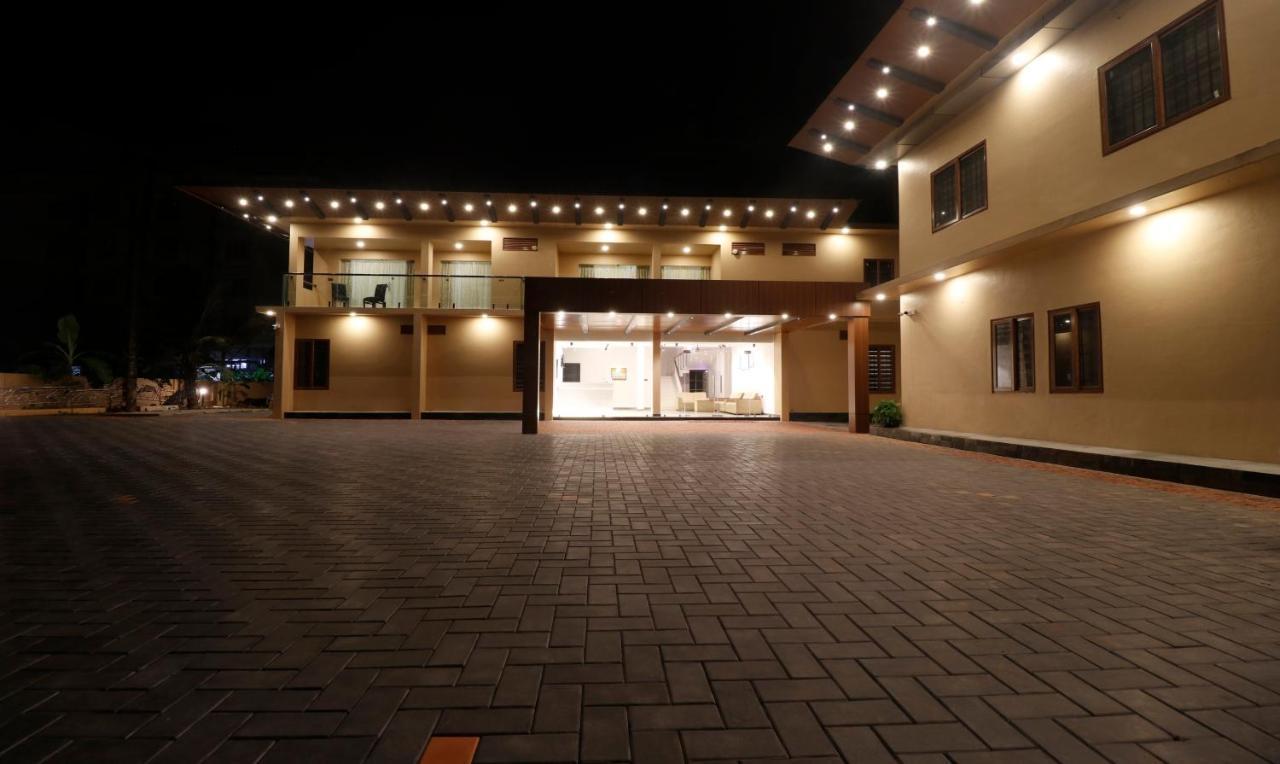 Treebo Grand Vistara Airport Suites Kochi Екстер'єр фото